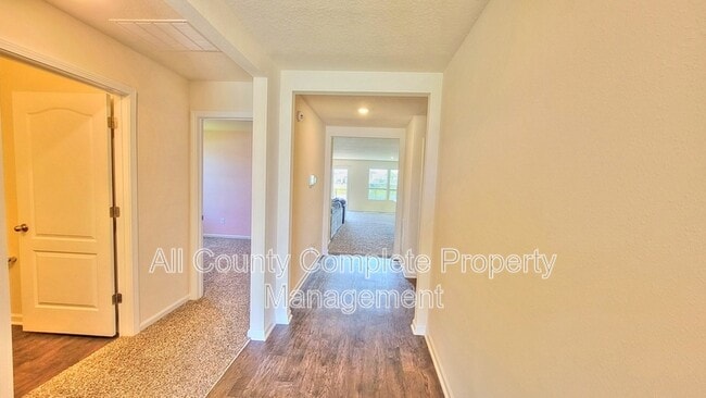 Photo - 121 Aveiro Wy
