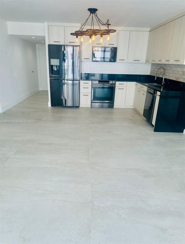 Photo - 5838 Collins Ave Unidad 9D