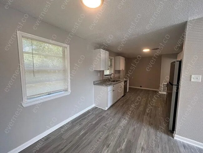 7012 Yarberry Ln