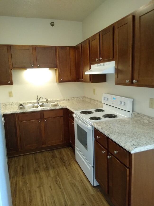 2 BR - Raphael - Furman Western Hills Apartments