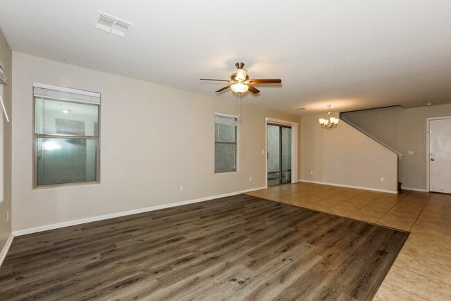 Photo - 992 S Hawk Ln