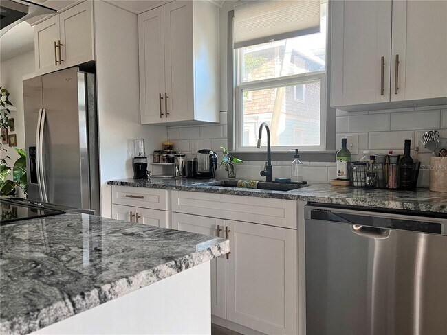 Photo - 710 14th St N