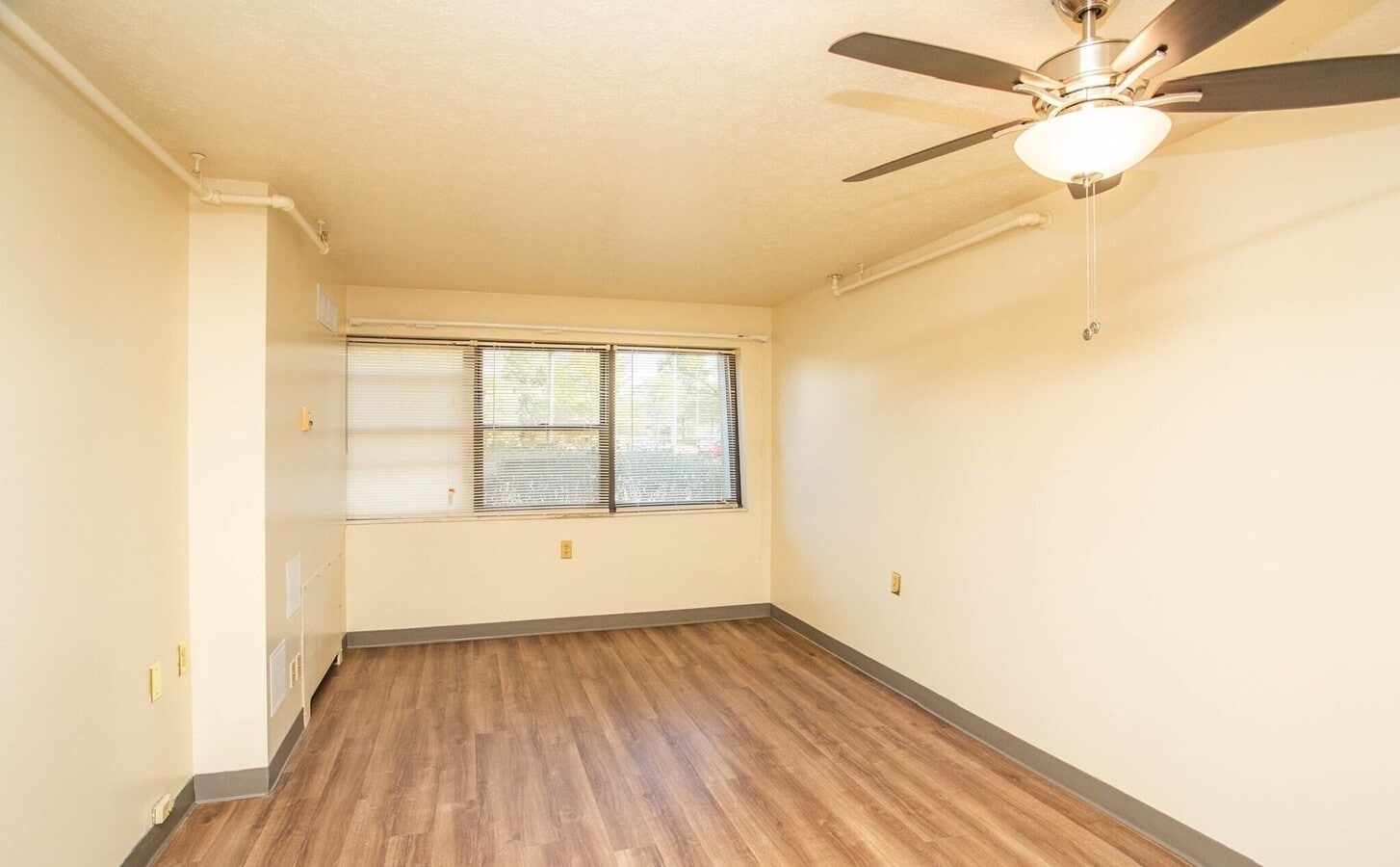 Photo - 850 W Muhammad Ali Blvd