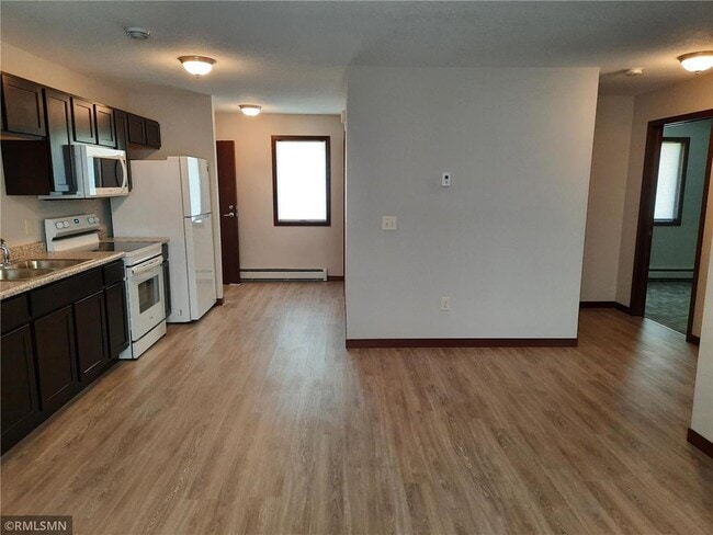 Building Photo - 355 2nd St SE Rental
