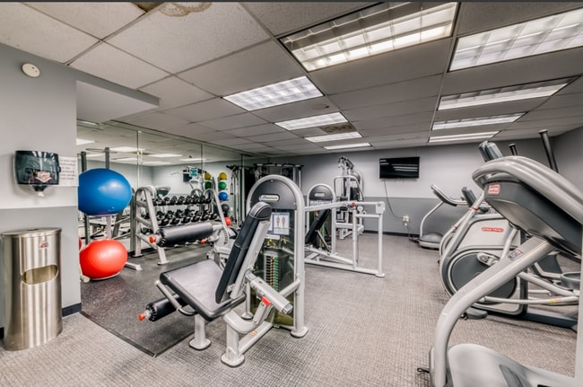 Building Photo - 6030 N Sheridan Rd Unit 1904