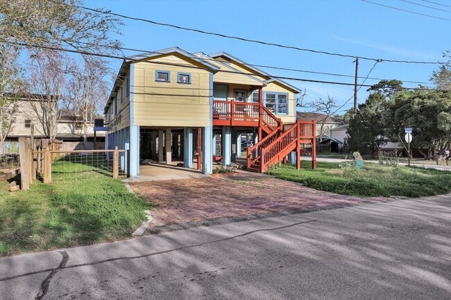 Photo - 631 Clear Lake Rd