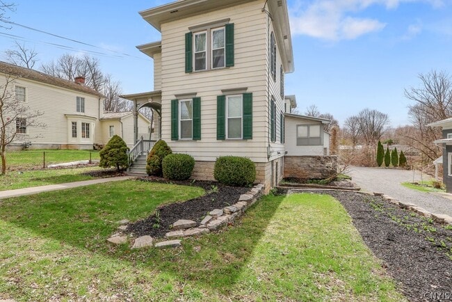 Photo - 206 E Genesee St