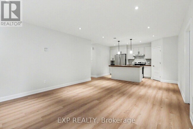 Photo - 1137 Montblanc Cres