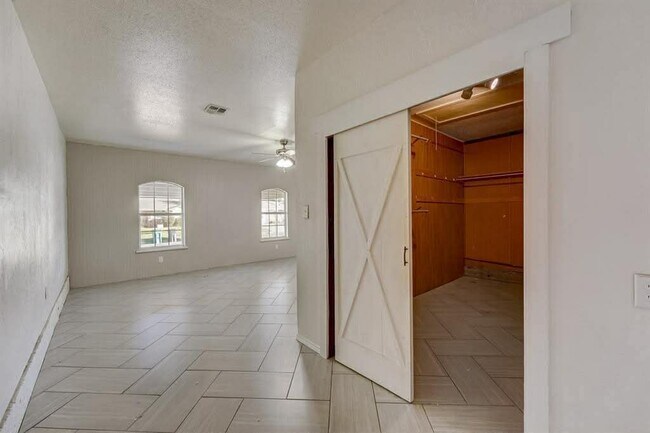 Photo - 2600 SW 78th St