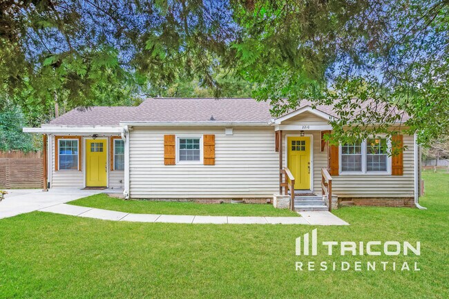 Building Photo - 2210 Weddington Rd