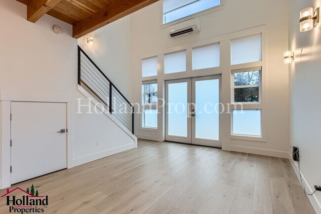 Photo - 7241 SE Tolman St Unidad B