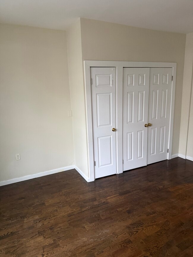 Photo - 422 Jelliff Ave