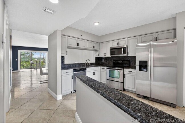 Photo - 2206 S Cypress Bend Dr Unit 401