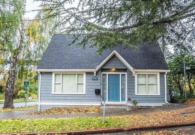 Building Photo - U District - Beautiful 2 Bed / 2 Bath Town... Rental
