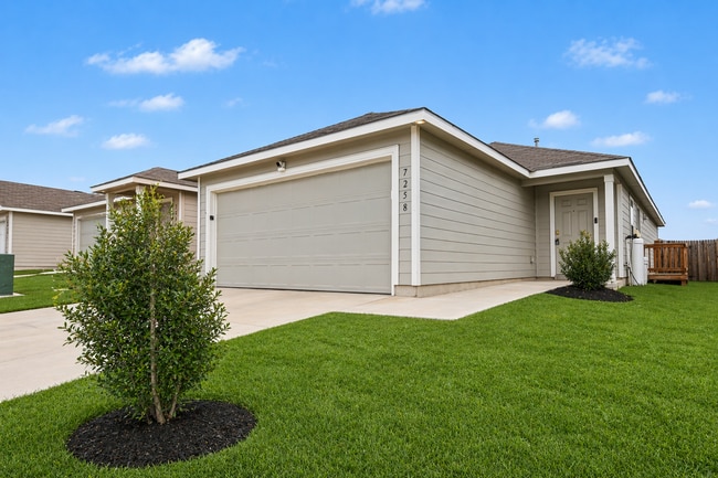 Photo - 3 Bed in The Silos | No Carpet + Appliances Included + Community Amenities!