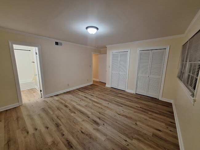 Building Photo - 2821 Tully Square