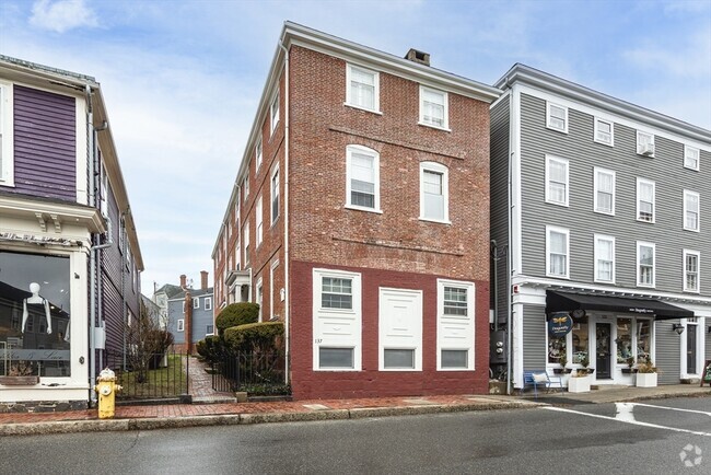Building Photo - 137 Washington St Unit 1R Rental