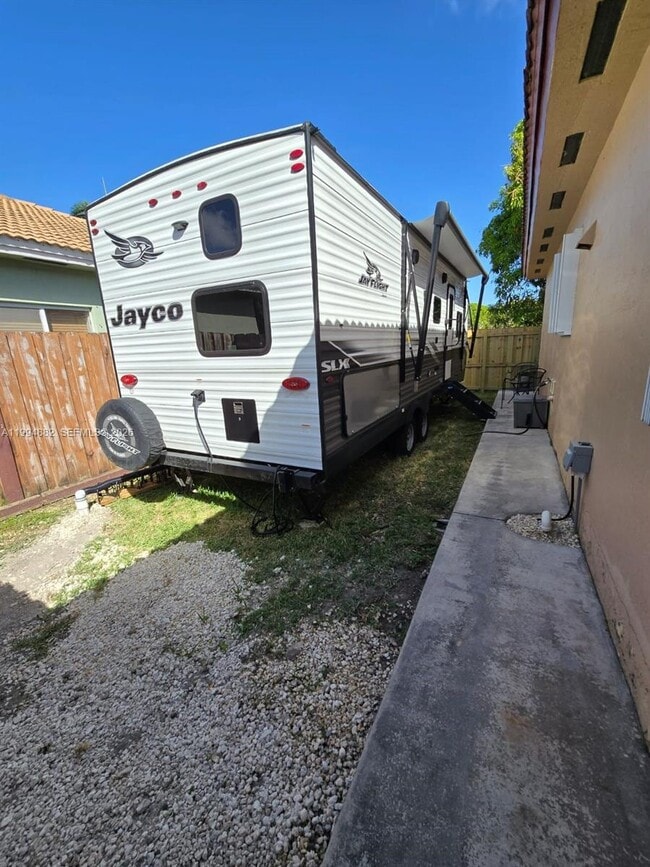 Photo - 604 SE 12th Ter