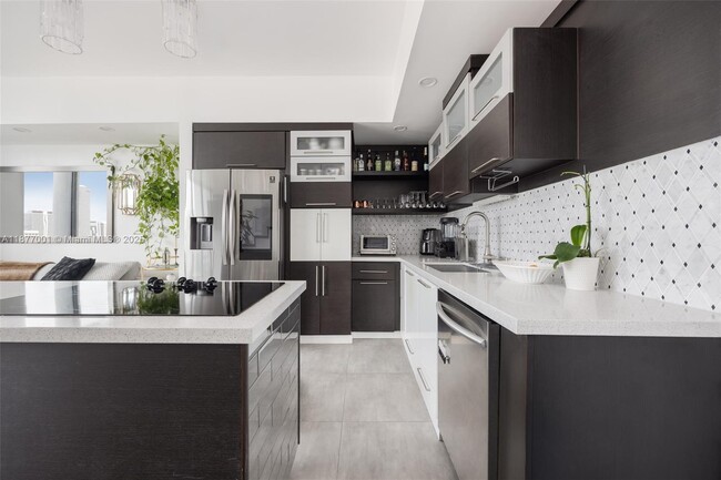 Building Photo - 690 SW 1st Ct Unit PHI10 Rental