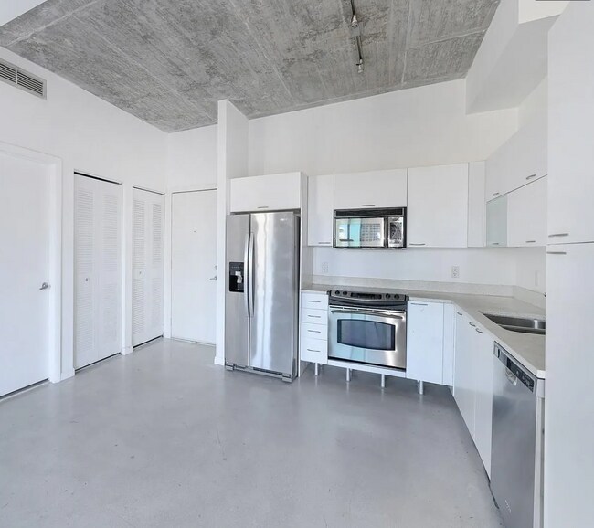 Photo - 234 NE 3rd St Unidad 705