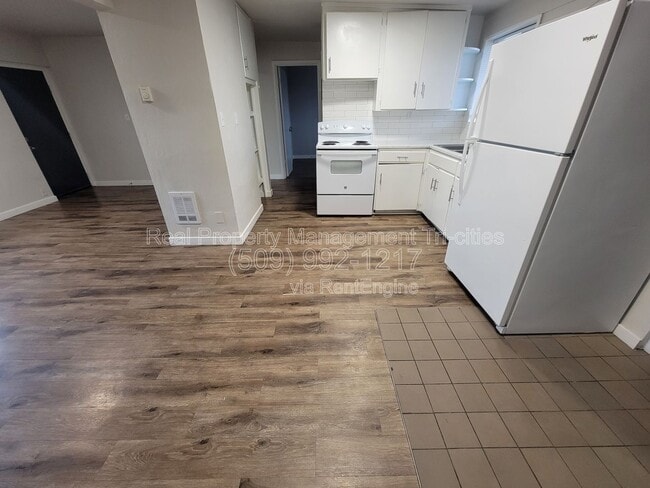 Photo - 132 W Shoshone St Unit B