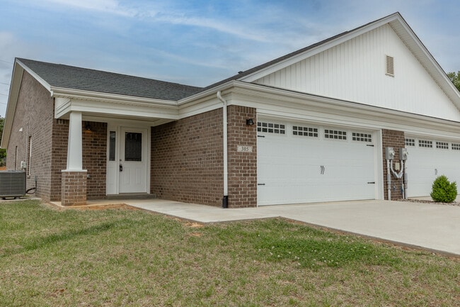 Photo - 305 Breckinridge Cir