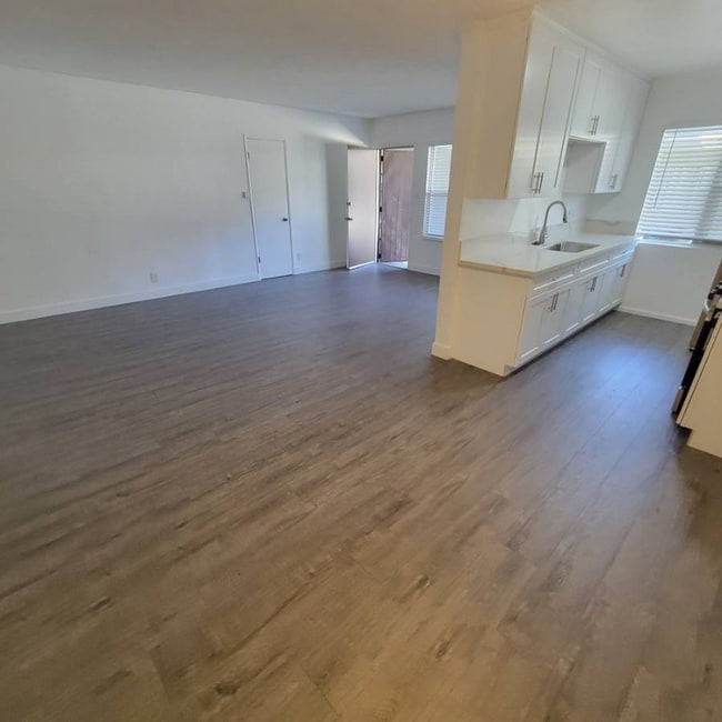 Photo - 3956 Stevely Ave Unidad 2