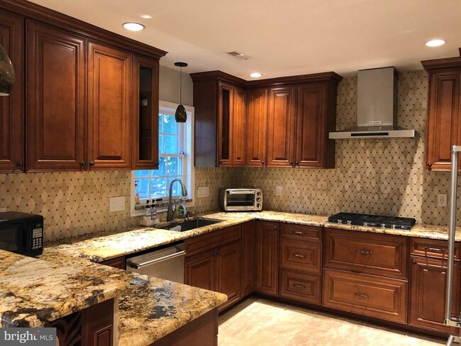 Building Photo - 9671 Britford Dr