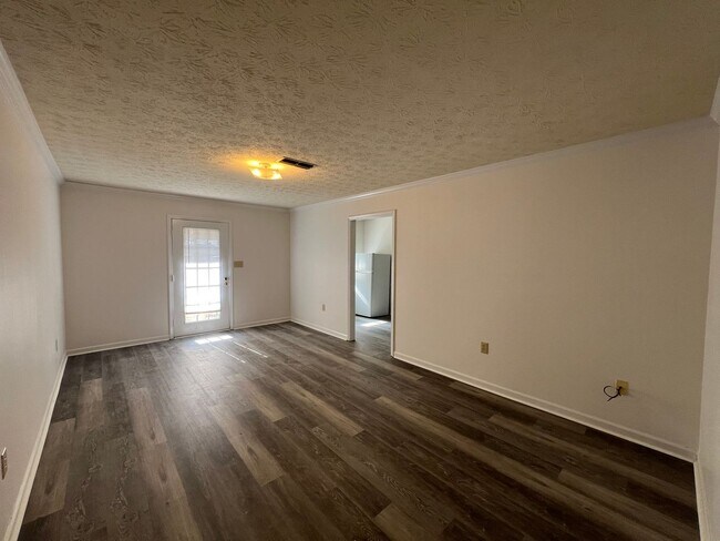 Photo - **FALL PRELEASING** Spacious 1/1 within walking distance to campus and downtown! Unit 15