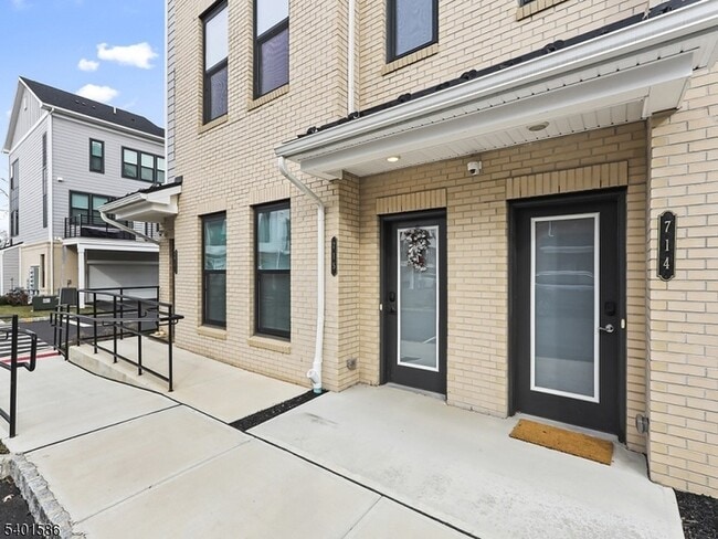 Photo - 715 Parker Blvd