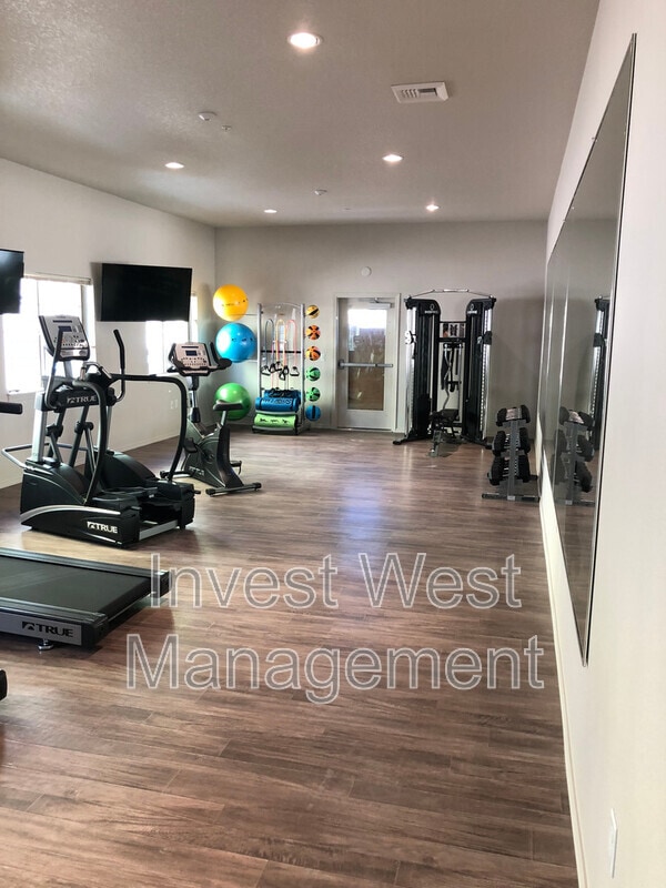 Photo - 2300 Main St