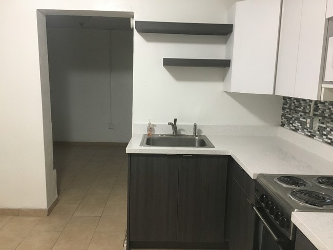 2028 Taylor St Unidad Rear