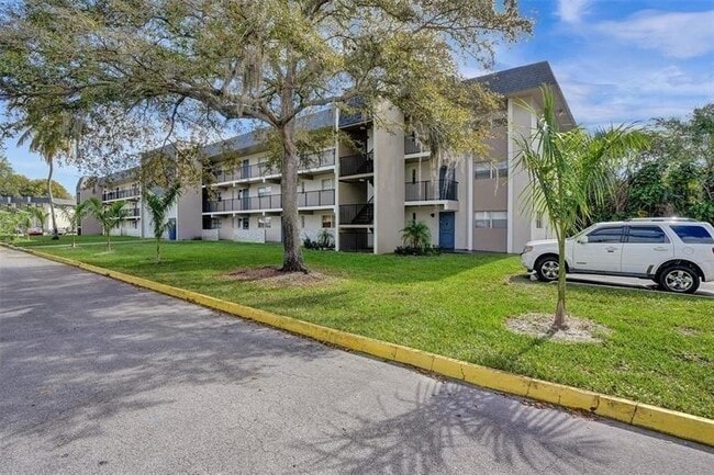 Building Photo - 8000 S Colony Cir Unit 309