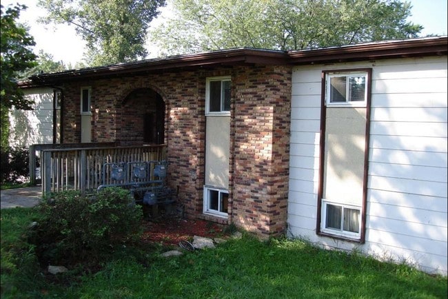 Riverbend Apartments - Riverbend Apartments