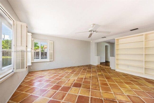 Photo - 451 SW 25th Rd