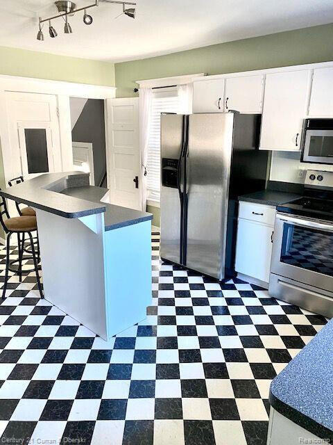 702 S Altadena Ave