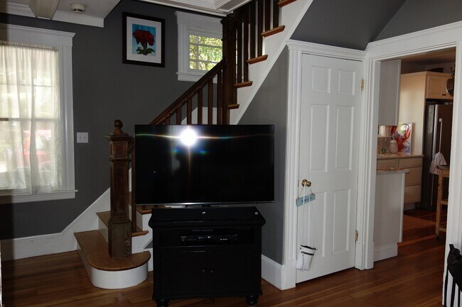 Photo - 162 Jersey St