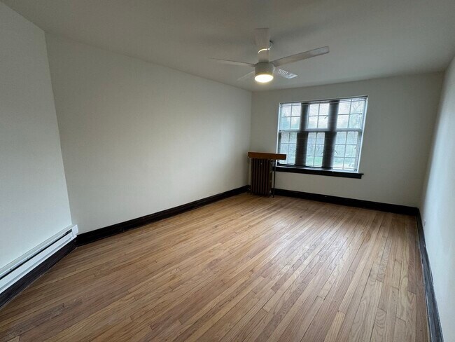 Photo - 28W573 Stafford Pl Unit 5