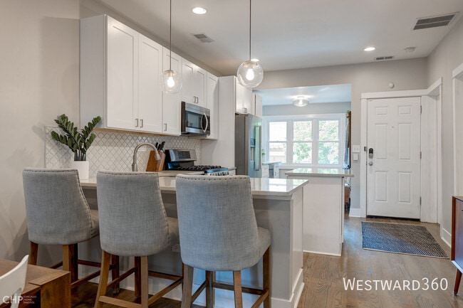 Photo - 2344 N Oakley Ave Unit 2