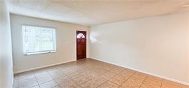 Photo - Cute 2/1 duplex - Freshly painted