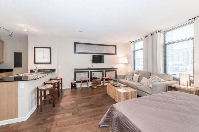 Photo - 610 W Kinzie St