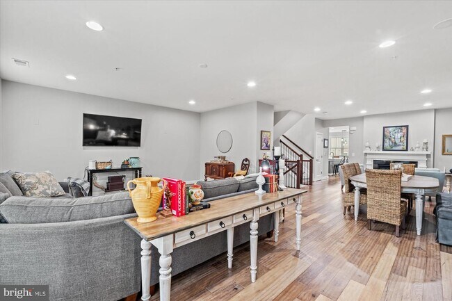 Photo - 2307 Richmond Hwy Unit 102