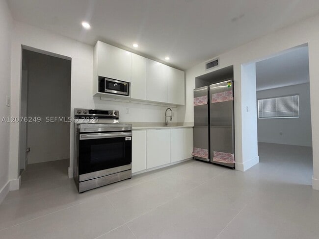 Photo - 501 NW 25th Ct