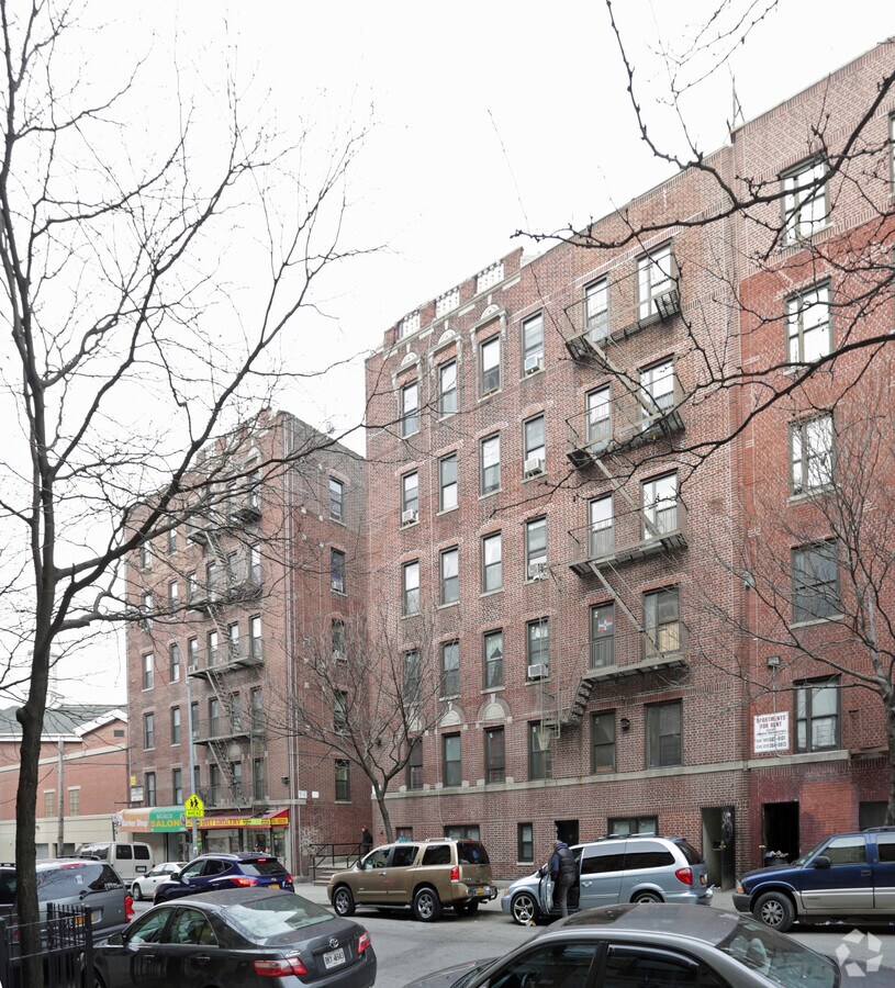 Photo - 2665 Valentine Ave