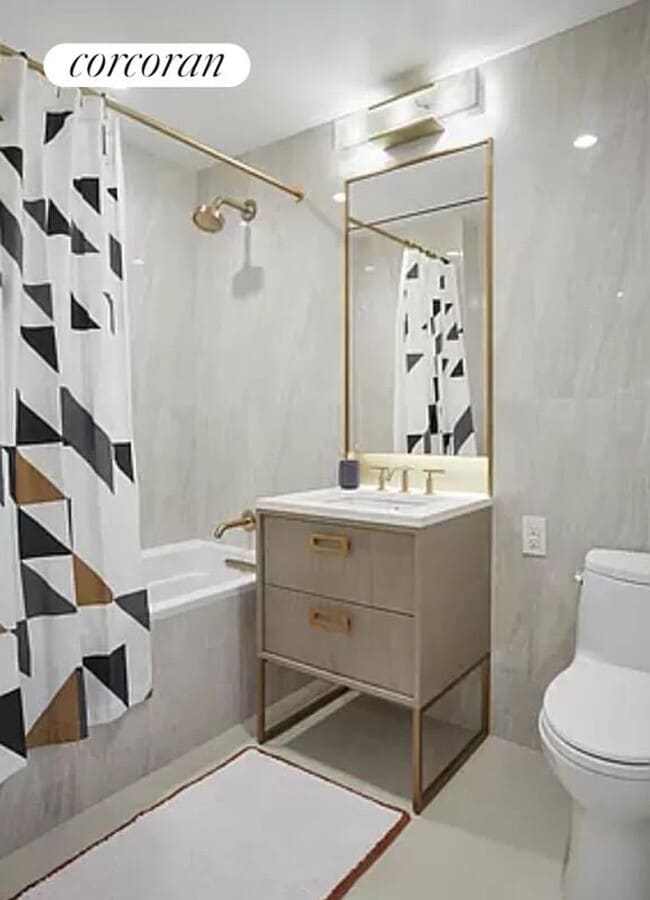 Photo - 3 Ct Square W