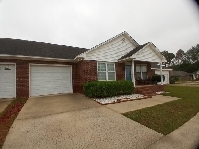Building Photo - 2212 Dartmouth Dr