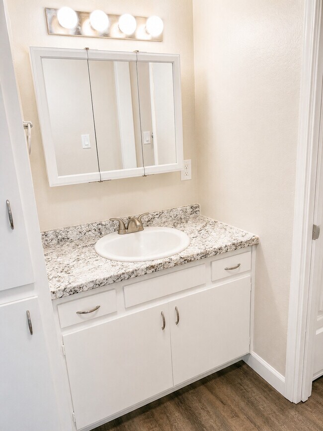 Mallard Creek Apartments - Mallard Creek Apartments