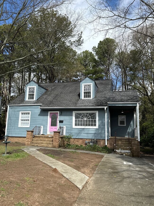 Building Photo - 1268 Eastland Rd SE Unit A