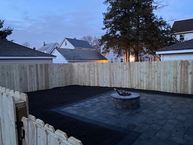 Photo - 235 Lawrence Ave Unidad 2