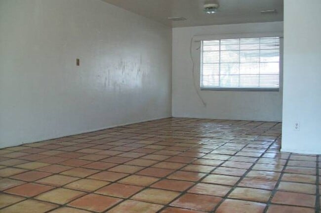 Photo - **Spacious 4 Bedroom Home in the Heart of Tempe!**